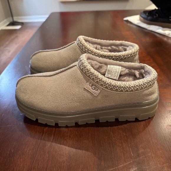 Ugg Tasman Clear Slippers with Rubber Bottom - Picture 1 of 4